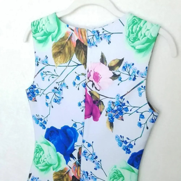Iconic V&K Studio Floral Bodycon multicolor mini dress Women's size Medium - Picture 10 of 11